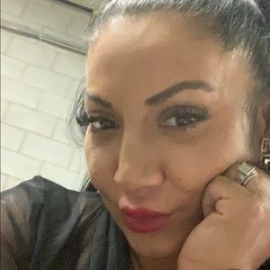 Meet your Posher, Tania